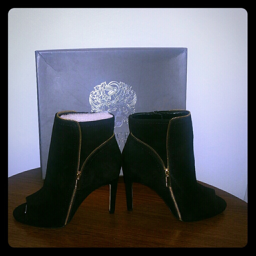 Vince Camuto Klayton Suede Peep toe bootie